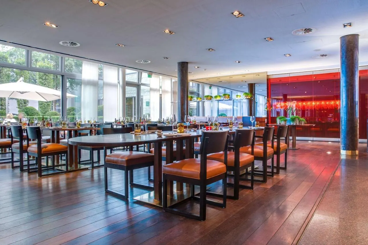 Radisson Blu Media Harbour Hotel, Duesseldorf 4*, Düsseldorf